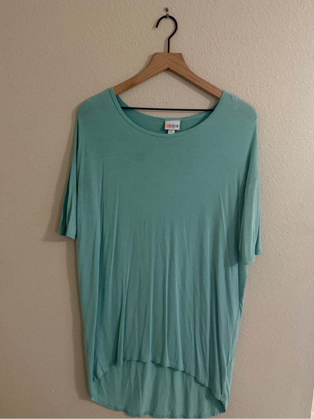 LuLaRoe Irma Mint Green Relaxed Scoop Neck Tunic